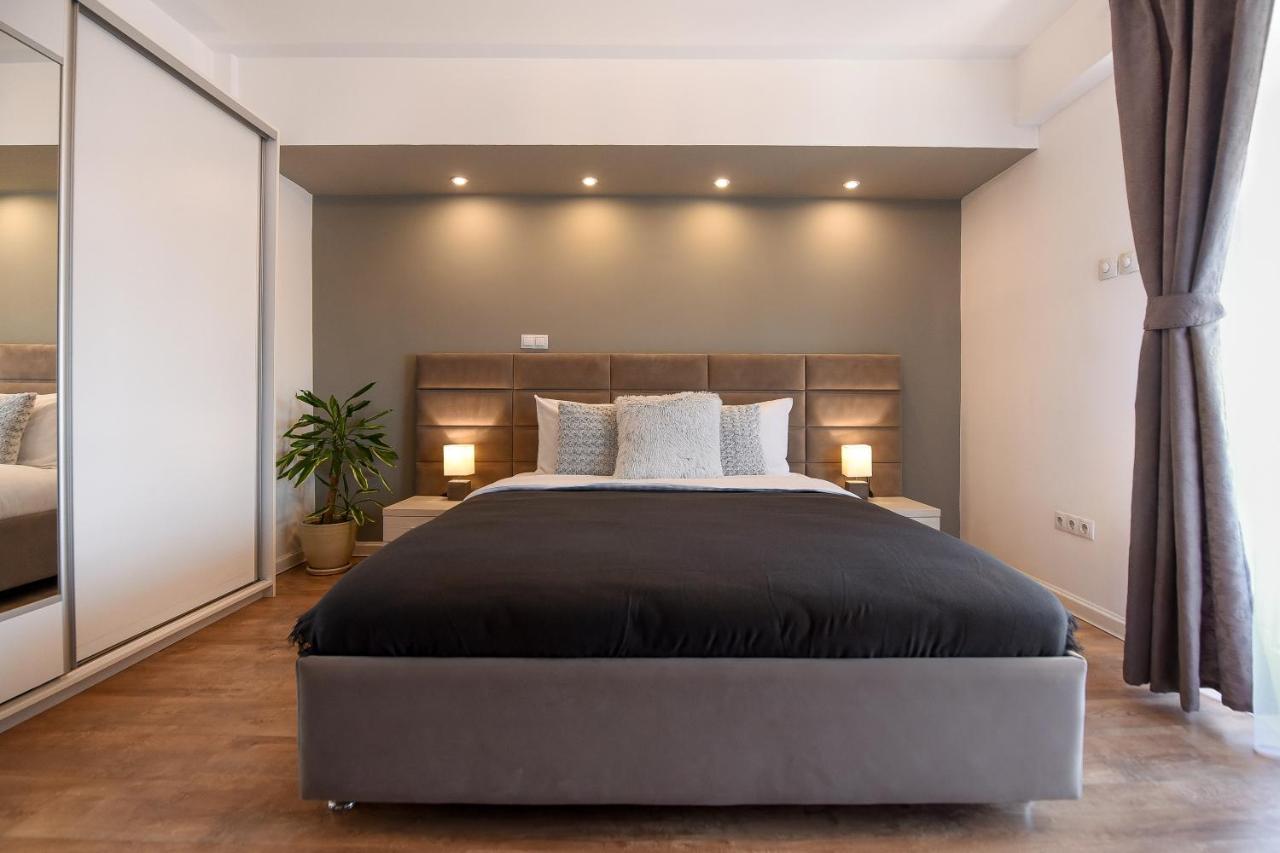 Chic Accommodation With Breathtaking Views Over Calea Victoriei - Your Central Heaven 布加勒斯特 外观 照片
