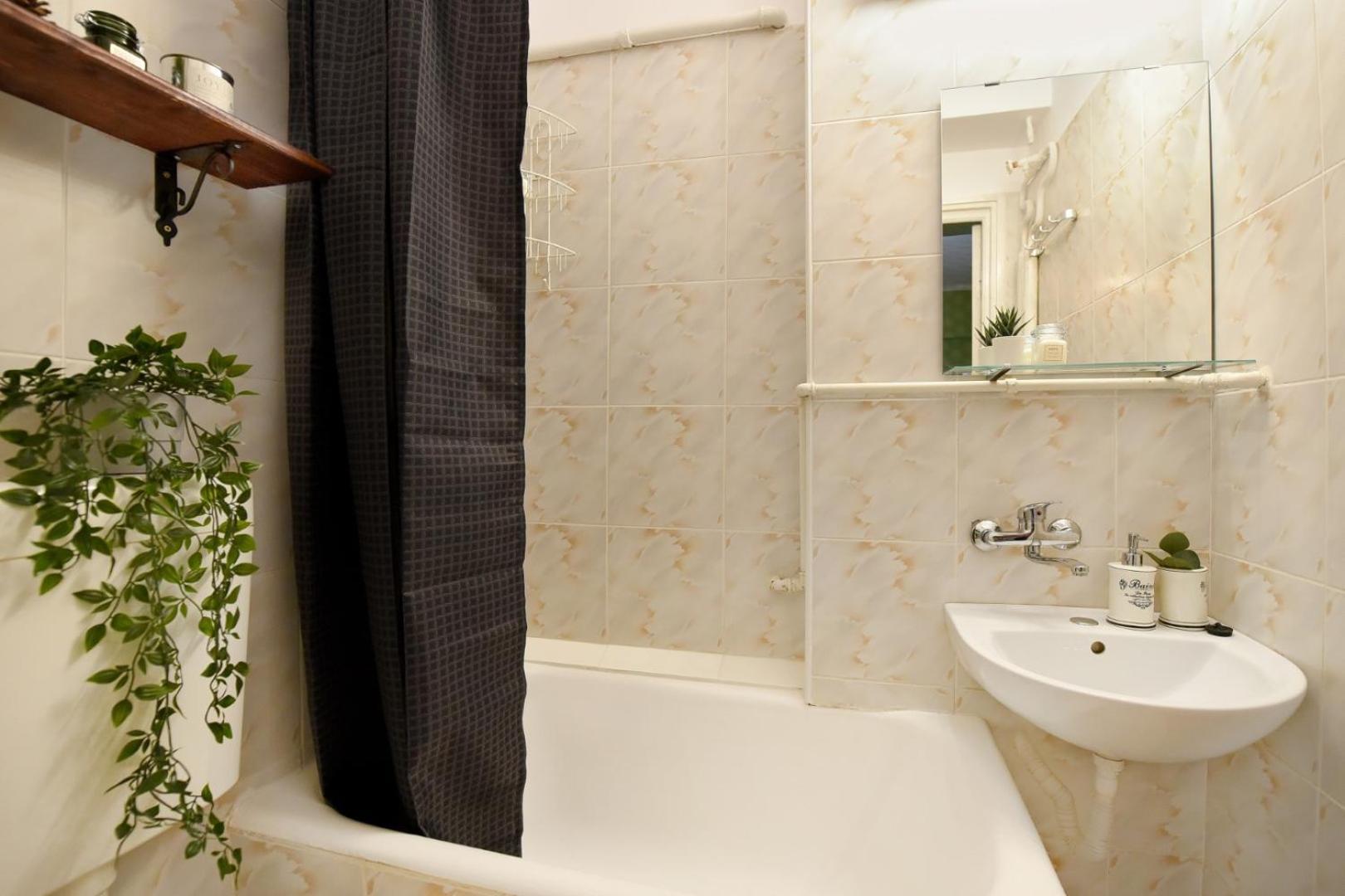 Chic Accommodation With Breathtaking Views Over Calea Victoriei - Your Central Heaven 布加勒斯特 客房 照片