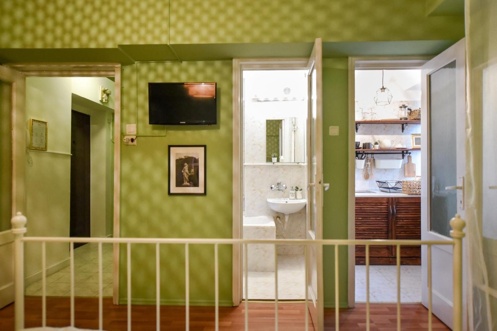 Chic Accommodation With Breathtaking Views Over Calea Victoriei - Your Central Heaven 布加勒斯特 客房 照片