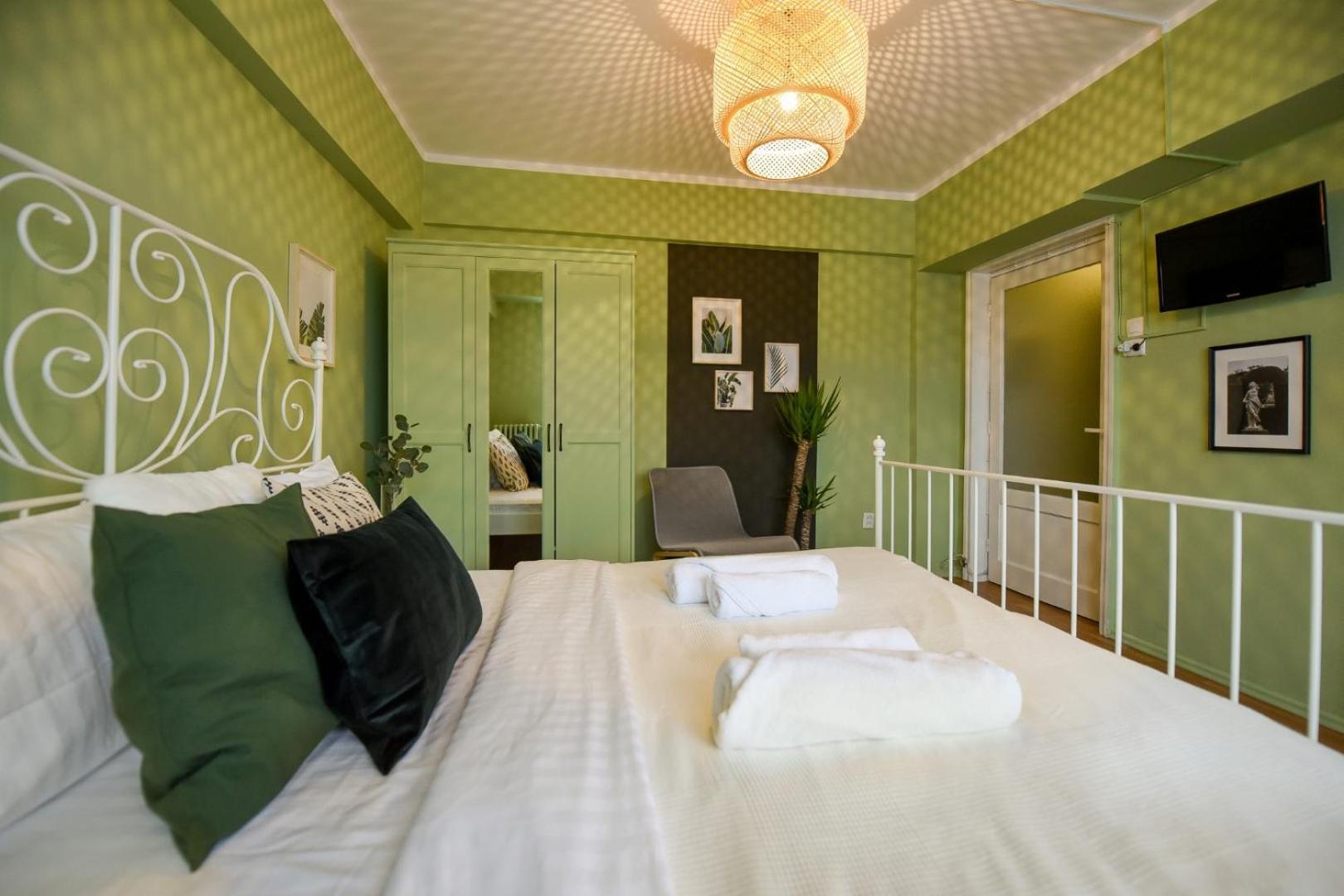 Chic Accommodation With Breathtaking Views Over Calea Victoriei - Your Central Heaven 布加勒斯特 客房 照片