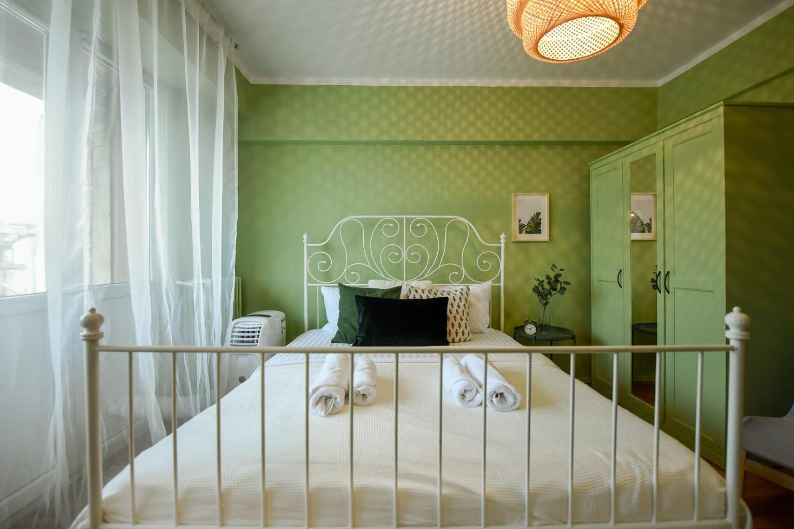 Chic Accommodation With Breathtaking Views Over Calea Victoriei - Your Central Heaven 布加勒斯特 客房 照片